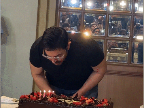 Aamir Khan is in a relationship for one and a half years | डेढ़ साल से रिलेशनशिप में हैं आमिर खान: बर्थडे के पहले गर्लफ्रेंड को मीडिया से मिलवाया, बोले- ‘भुवन को अपनी गौरी मिल गई’