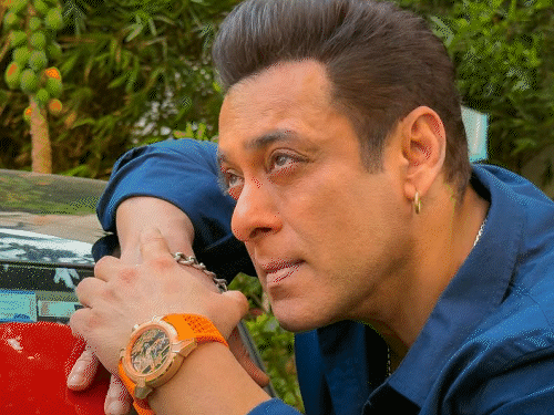 Salman Khan Ram Janmabhoomi Watch Controversy Video Updates | राम मंदिर वाली घड़ी सलमान ने पहनी तो मौलाना भड़के: दुनिया में सिर्फ 49 पीस, कीमत 34 लाख; VIDEO में जानिए खासियत – Uttar Pradesh News