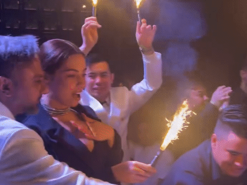 Honey Singh Girlfriend; Emma Bakr Birthday Party Video | Dating Rumours | हनी सिंह की लाइफ में नए प्यार की एंट्री?: इजिप्ट की मॉडल एम्मा बकर संग हाथ थामे आए नजर; फैंस बोले- ब्यूटीफुल कपल