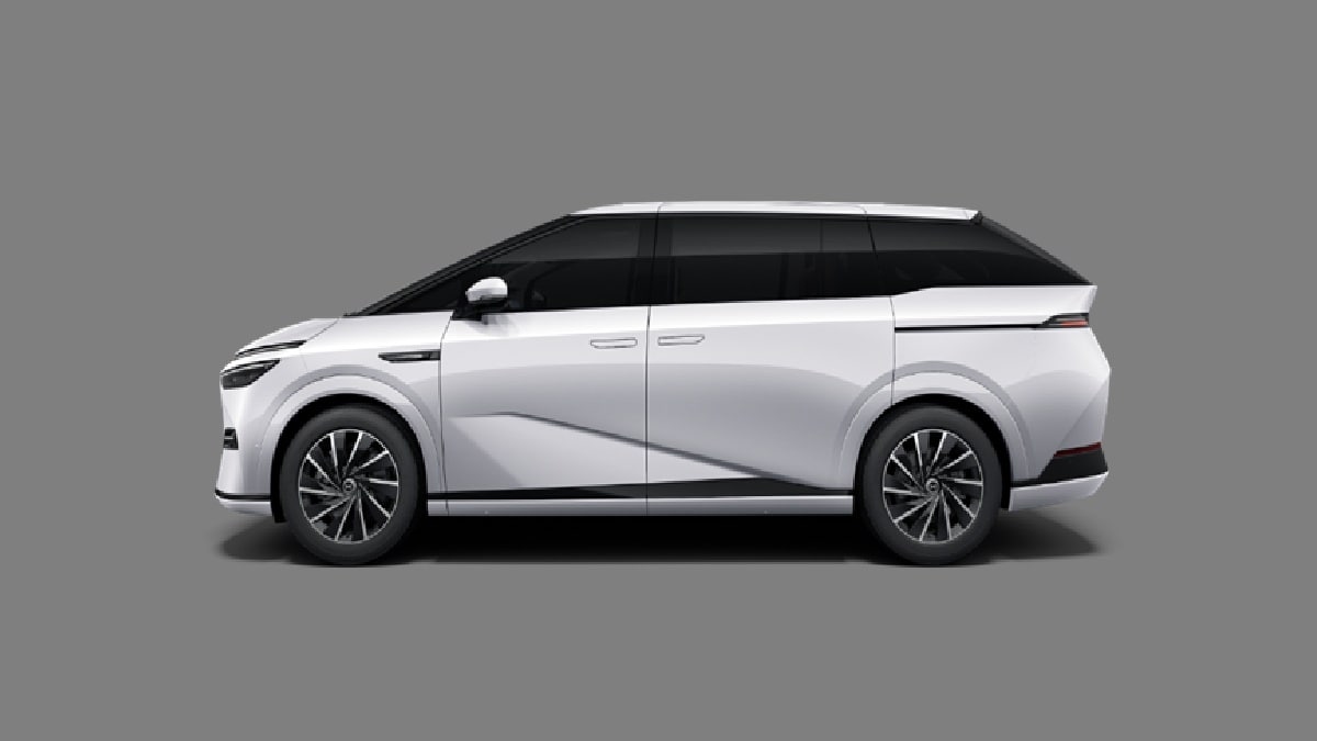 XPENG X9 2025 EV Runs 405 km in 10 Mins Charging with Advanced AI Features