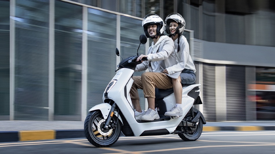 Hero MotoCorp Vida V2 Price Drop Upto Rs 32000 Book Buy Online 165 Km Range Rivals Bajaj Chetak TVS iQube Ola Ather
