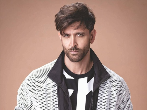 Hrithik Roshan’s US tour mired in controversies After fans spent 1.2 lakh for a picture and later refused | विवादों में ऋतिक रोशन का US टूर: आरोप- 1.2 लाख लिए, 2 घंटे लाइन में खड़ा रखा, लेकिन तस्वीर क्लिक नहीं करवाई
