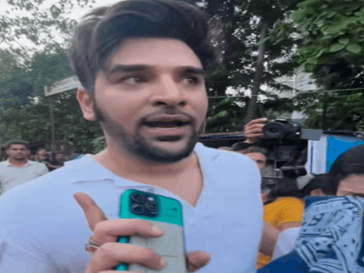 Paras chhabra to rashmami desai, Celebs got angry at the paparazzi at Shefali Jariwala’s funeral | शेफाली जरिवाला के अंतिम संस्कार में पैपराजी पर भड़के सेलेब्स: पारस छाबड़ा ने सरेआम बेहूदा न्यूज फैलाने वालों को लताड़ा, रश्मि देसाई बोलीं- शर्म आनी चाहिए