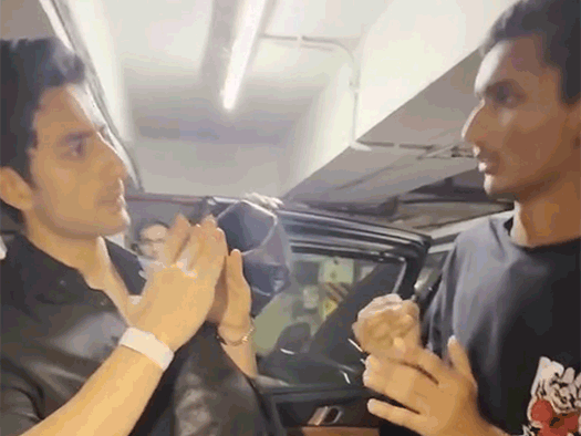 Ibrahim Ali Khan has a special gift for his fan | इब्राहिम ने दिव्यांग फैन से साइन लैंग्वेज में की बात: वीडियो देखकर यूजर्स ने एक्टर की परवरिश की तारीफ, बोले- फेवरेट नेपो किड