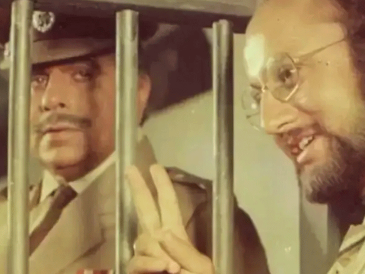 anupam kher reveals experience with dilip kumar | ‘बेटा, पठान का हाथ है, बेहोश हो जाएगा’: जब फिल्म ‘कर्मा’ के सेट पर दिलीप कुमार ने अनुपम खेर को कही थी ये बात