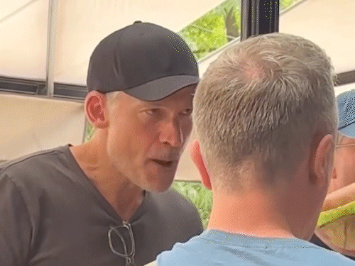 Nikolaj Coster Waldau spotted at rameshwaram cafe bengaluru | फैन खुद का वीडियो बना रही थी: तभी पीछे ‘गेम ऑफ थ्रोन्स’ के एक्टर निकोलाज कोस्टर दिखे, बेंगलुरु के कैफे में इडली खा रहे थे