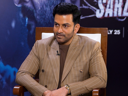 ‘I wanted people to cry after watching the film’ | ‘सरजमीन’ से कायोज ईरानी का डायरेक्टोरियल डेब्यू: बोले- ‘मैं चाहता हूं लोग फिल्म देखकर रोएं; पृथ्वीराज सुकुमारन बोले- ये सिर्फ फिल्म नहीं, एक एहसास है