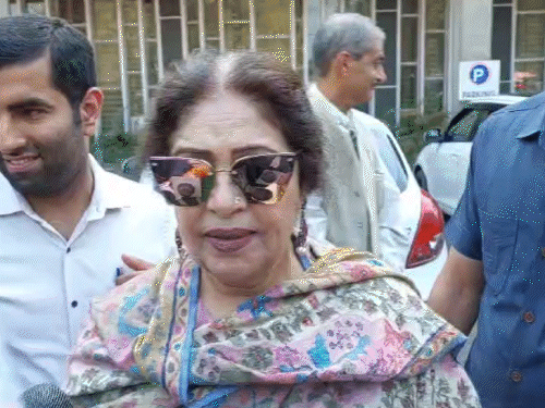 Chandigarh former MP Kirron Kher receives Rs 12.76 lakh notice | चंडीगढ़ में पूर्व सांसद को 13 लाख का नोटिस: किरण खेर ने नहीं चुकाया सरकारी मकान का किराया; 12 प्रतिशत लग रहा ब्याज – Chandigarh News