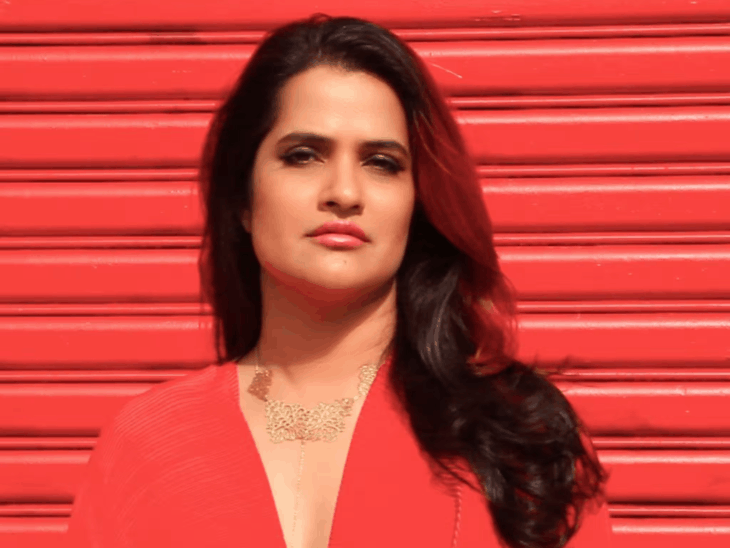 Sona Mohapatra got angry on retiring the song ‘Kaanta Laga’ | कांटा लगा गाने को रिटायर करने पर भड़कीं सोना मोहपात्रा: मेकर्स को लताड़ते हुए सॉन्ग को बताया अश्लील, बोलीं- मौत से पीआर पाने की कोशिश