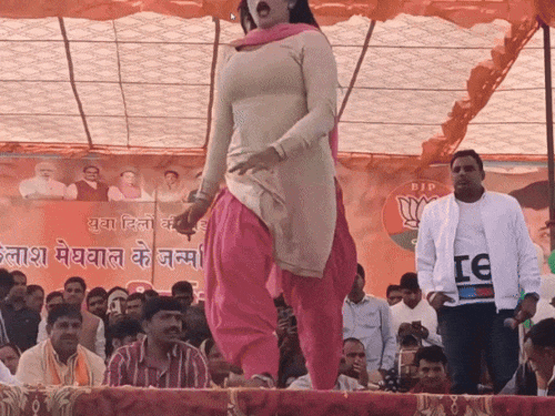 Narnaul, Mahendergarh, Dancer, Sapna Sharma, Ruckus, Police station, Haryanvi Artist Updated | हरियाणवी डांसर थाने में ससुरालियों से भिड़ी,VIDEO: बोली- सारे सबूत, पुलिस कार्रवाई नहीं कर रही; 450 गाने, 1 हजार स्टेज शो कर चुकीं – Narnaul News