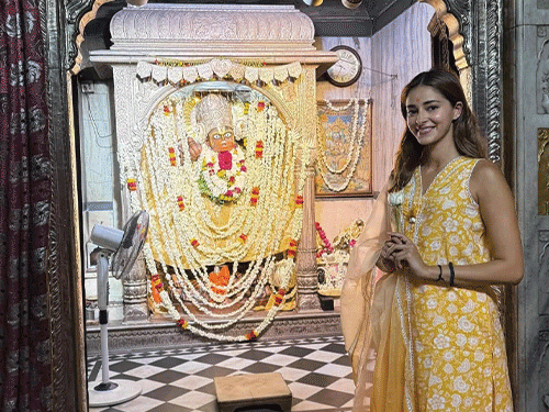 Ananya Panday Jaipur Visit Photos | Kale Hanuman Ji Temple | जयपुर में काले हनुमान मंदिर दर्शन करने पहुंची अनन्या पांडे: सिटी पैलेस में दोस्त से मिलीं, कार्तिक आर्यन के साथ शहर में चल रही शूटिंग – Rajasthan News