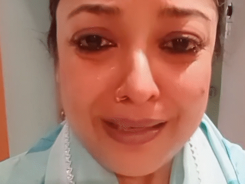 Tanushree Dutta cried and pleaded for help, said i am being harrased in my own house | रोते-बिलखते तनुश्री दत्ता ने लगाई मदद की गुहार: कहा- मुझे मेरे ही घर में हैरेस किया जा रहा है, कोई मदद करो, उससे पहले देर हो जाए