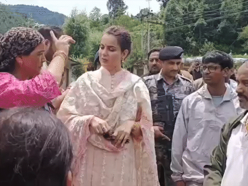 Himachal BJP MP Kangana Ranaut Mandi Disaster Controversy | कंगना रनोट से महिला बोली-फोटो खिंचाने आई हो क्या: BJP सांसद ने कहा- सब कंगना-कंगना बोलते हैं; बाढ़ प्रभावित एरिया में पहुंची थीं – Mandi (Himachal Pradesh) News