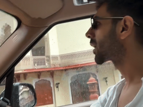 Kartik Aaryan reached Jaipur by driving from Nawalgarh | कार्तिक आर्यन कार चलाकर जयपुर पहुंचे: होटल पहुंचने पर करण जौहर ने किया स्वागत, मोर देखे; अब पिंकसिटी में शुरू होगी शूटिंग – Rajasthan News