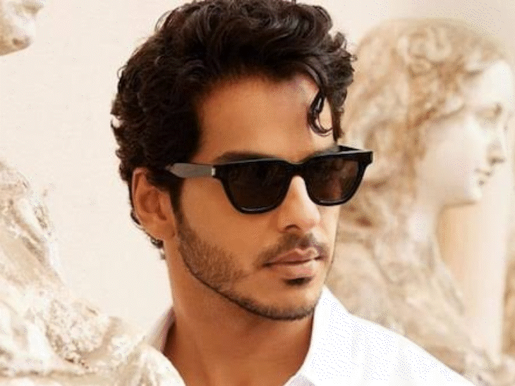Ishaan khatter had pulled Amitabh’s beard | ईशान ने खींच दी थी अमिताभ की दाढ़ी: फिल्म के सेट पर हुआ था वाकया, बिग बी ने मुस्कुराकर कहा था ‘कोई बात नहीं’