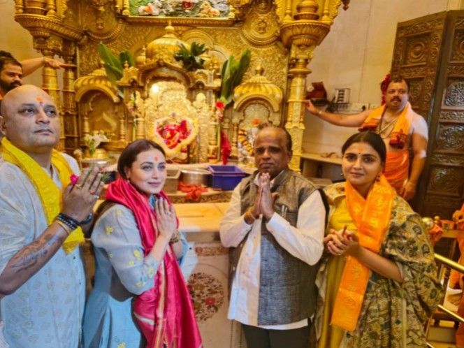 Rani Mukerji reached Siddhivinayak temple after winning first national award | सिद्धीविनायक मंदिर पहुंचीं रानी मुखर्जी: नेशनल अवॉर्ड जीतने के बाद किए बप्पा के दर्शन, मिसेज चटर्जी वर्सेस नॉर्वे के लिए मिला है अवॉर्ड