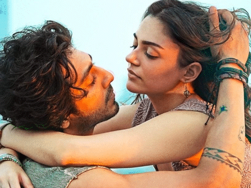 Mohita Suri’s ‘Saiyara’ is a hit | मोहिता सूरी की ‘सैयारा’ ने रचा इतिहास: डेब्यू स्टार्स की फिल्म ने इंडियन बॉक्स ऑफिस पर की 300 करोड़ की कमाई