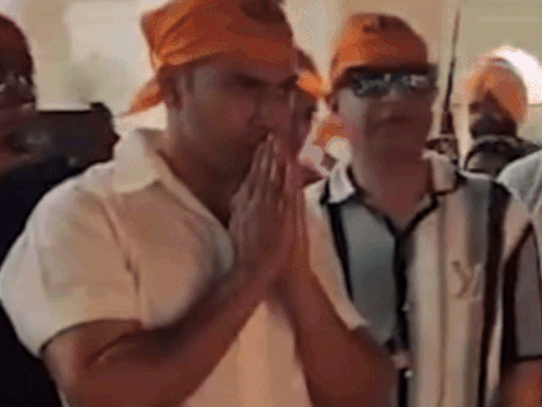 amritsar Actor Varun Dhawan reached the Golden Temple | गोल्डन टेंपल पहुंचे एक्टर वरुण धवन: निर्माता भूषण कुमार भी साथ, बार्डर-2 की शूटिंग खत्म होने पर लगाई अरदास, माथा टेका – Amritsar News