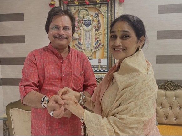 Dayaben aka Disha Vakani reached Asit Modi’s house | असित मोदी के घर पहुंचीं दयाबेन उर्फ दिशा वकानी: प्रोड्यूसर ने छुए पैर, रक्षाबंधन मनाया; 8 साल पहले छोड़ा था तारक मेहता का उल्टा चश्मा शो